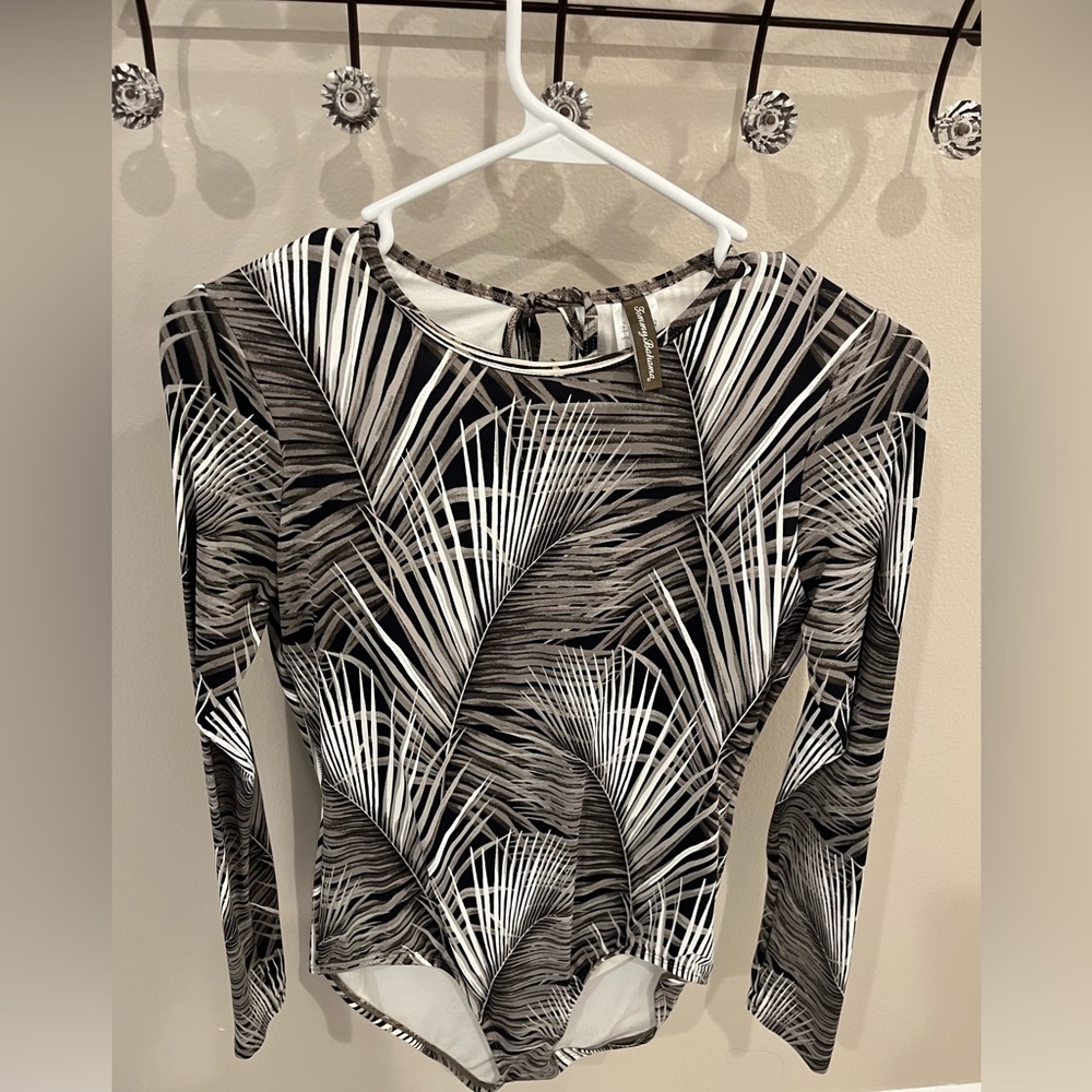 Tommy Bahama Rashguard size 6